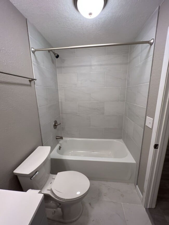 Building Photo - 3 Bed 1 Bath in Denver's Elyria Swansea Neighborhood