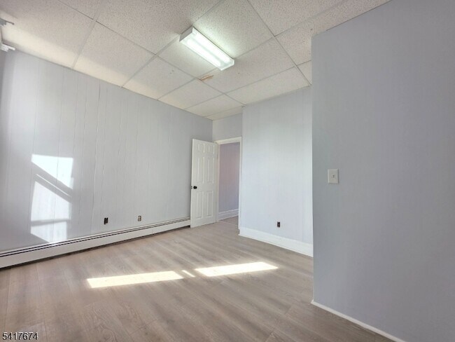 Building Photo - 8 Lincoln Ave