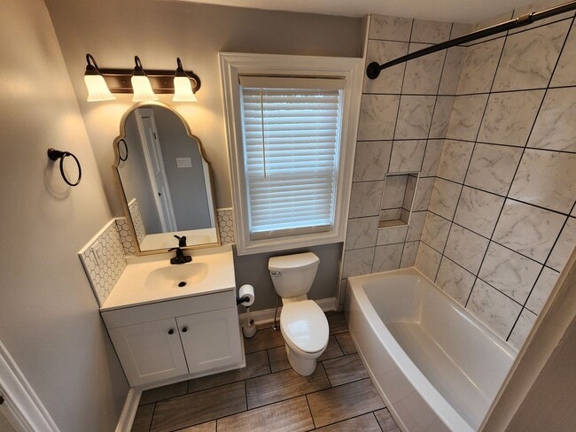 Building Photo - 2 Bedroom || 1 Bathroom House - Newly Reno...