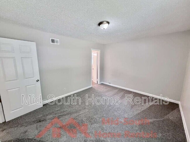 Building Photo - 3191 Parham St