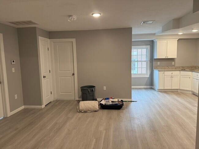 Building Photo - 10 Leyden St