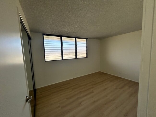 Building Photo - Great McCully 1-bedroom