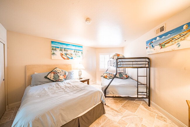 Building Photo - 714 Seacoast Dr