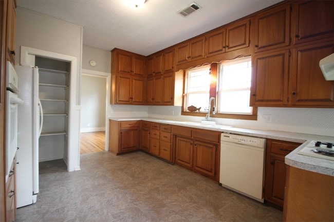 Building Photo - 1122 S 24th St