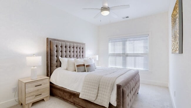 Building Photo - Sleek 3BR Stunner Near Historic Downtown Franklin