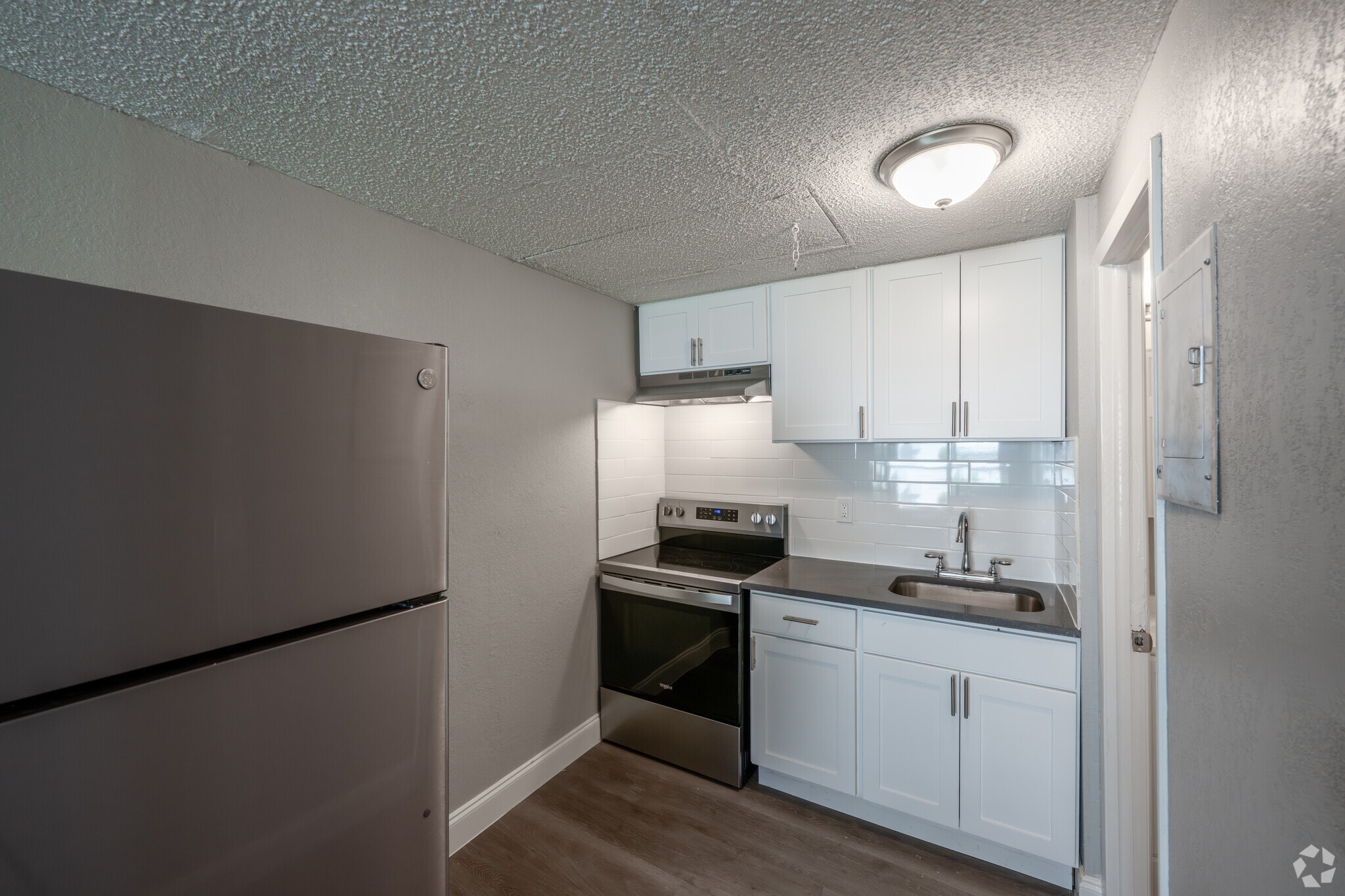 Studio, 1BA - 288SF - Studio - Kitchen - Mosswood