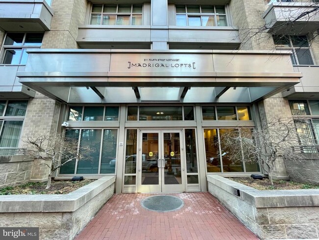 Building Photo - 811 4th St NW