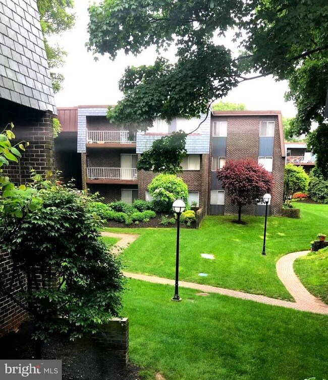 Building Photo - 14 Stonehenge Cir