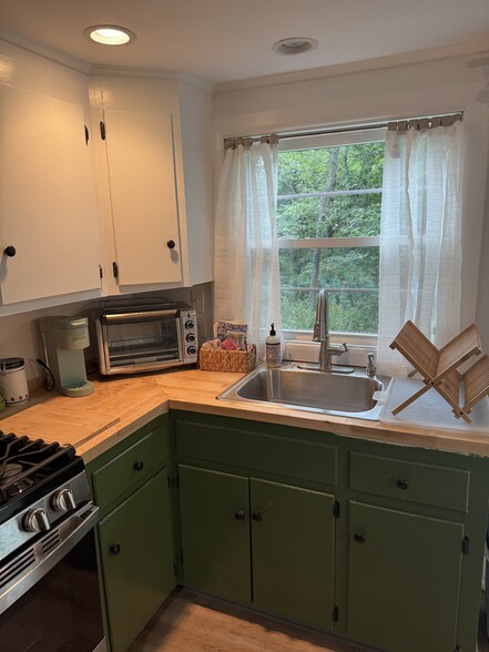 Building Photo - 3 Sylvan Cir