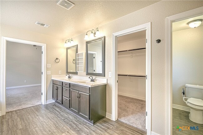 Building Photo - 1814 Rustic Manor Dr