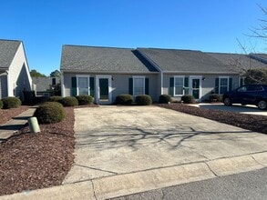 Building Photo - 122 Red Coat Ln