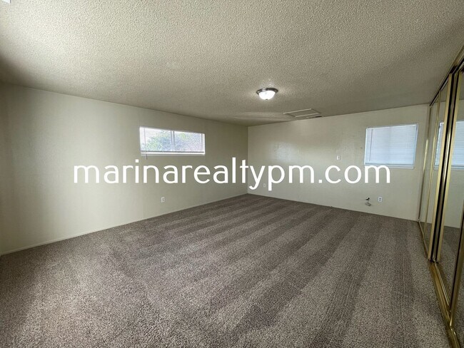 Building Photo - 4 Bedroom 2 Bath Single Family Home