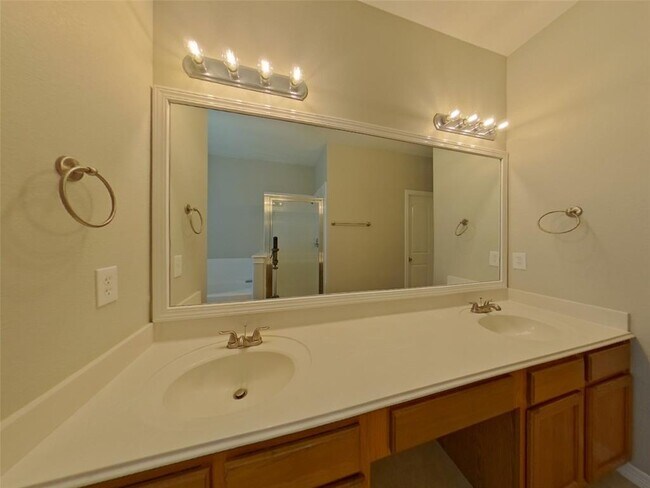 Building Photo - 28818 Hidden Cove Dr