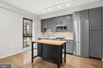 Building Photo - 1320 Fenwick Ln