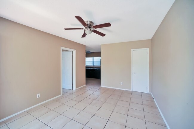 Building Photo - 1420 AVOCADO AVE #11