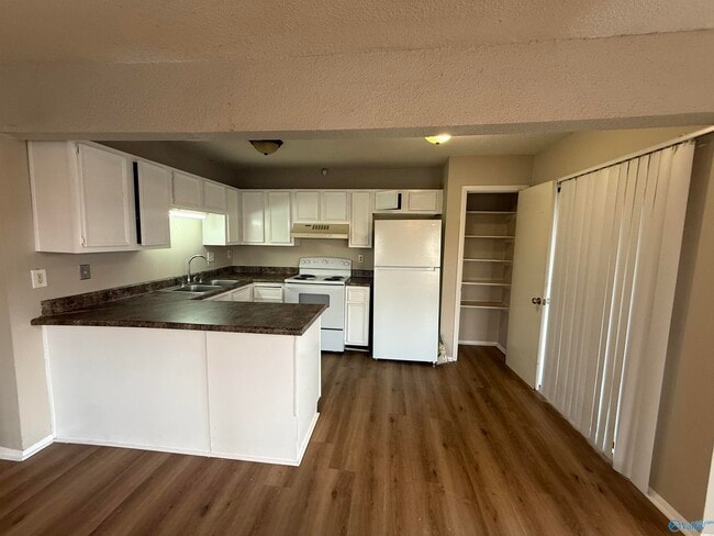 Building Photo - 3925 Highridge Dr SW