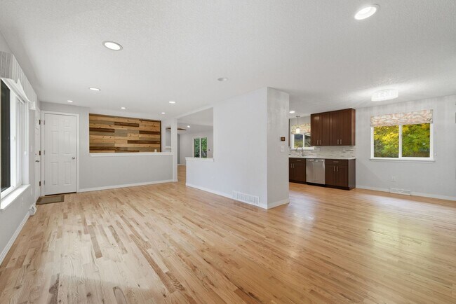 Building Photo - All you want in a home! 5 bed 3 bath ranch...