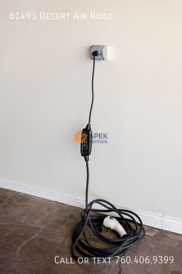 Building Photo - 61493 Desert Air Rd