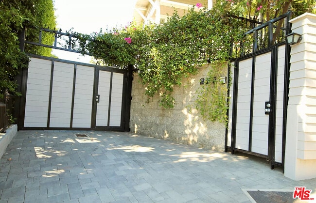 Building Photo - 1233 Ozeta Terrace