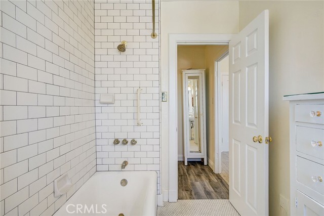 Building Photo - 315 W 3rd St