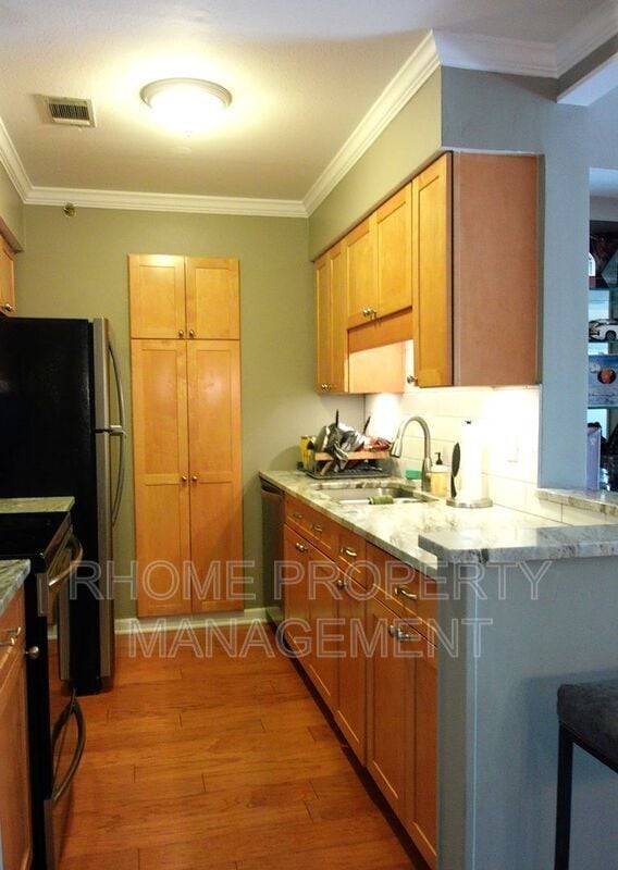 Building Photo - 1418 Highland Bluff Dr S E