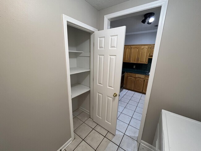Building Photo - 28 Hillsboro Dr