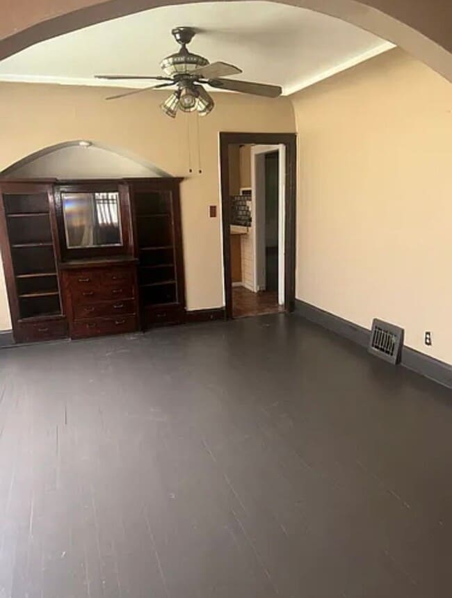 Building Photo - 3BEDRM SINGLE FAMILY HOME or DAYCARE AVAIL 6/1