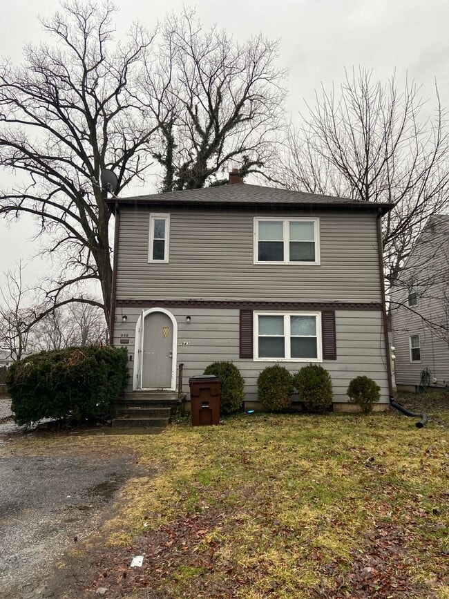 Building Photo - 943-945 Sheridan