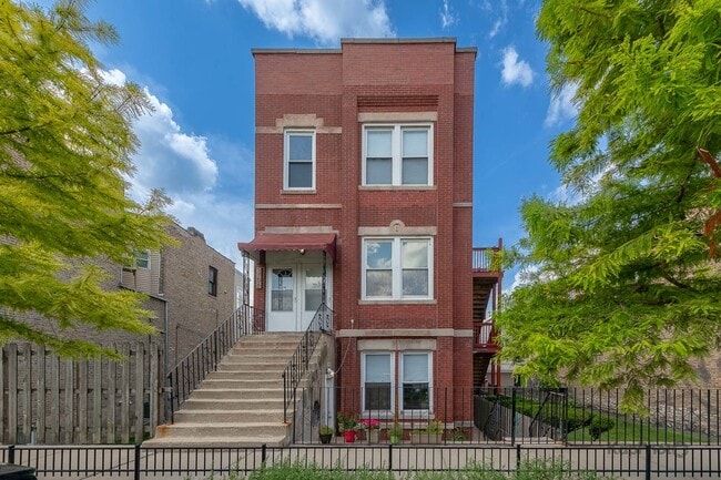 Primary Photo - 2504 S Blue Island Ave