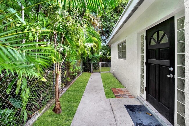 Building Photo - 51 NE 56th Ct