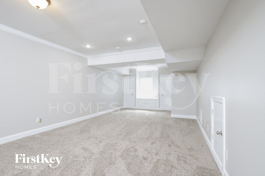 Building Photo - 940 Boyer Dr