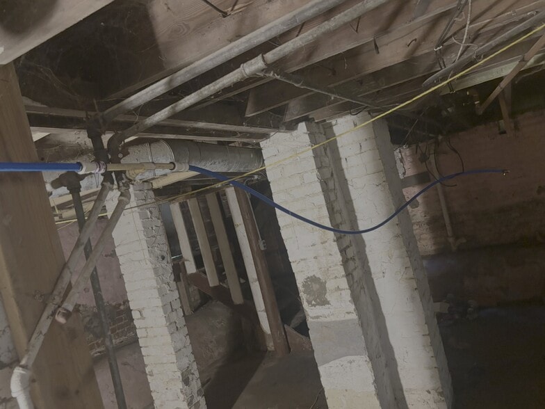 Building Photo - 1143 E Cleveland Ave