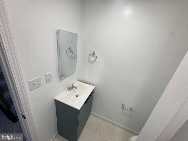 Building Photo - 9250 Three Oaks Dr