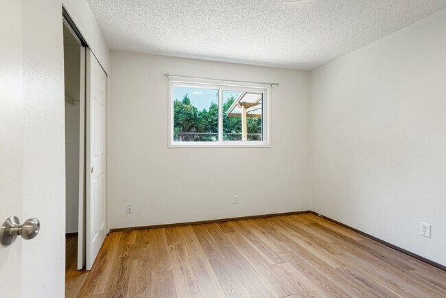 Building Photo - State Duplex - VPM482830S-6