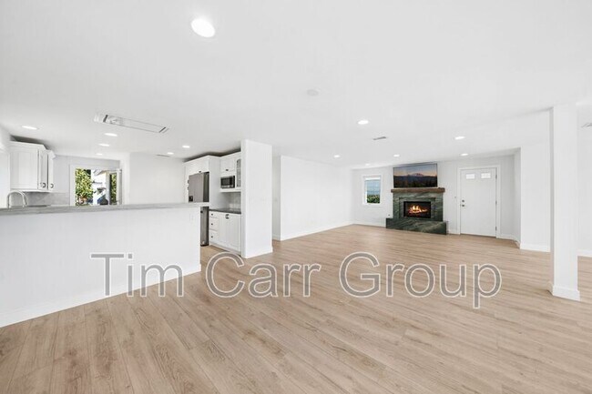 Building Photo - 112 S. Bayfront