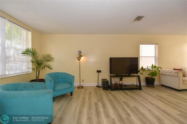 Building Photo - 10691 NW 12th Dr