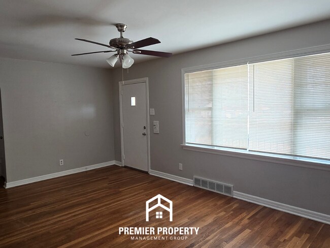 Building Photo - Charming 3BR St. Louis Home w/ Hardwood Floors, Dining Room & Garage