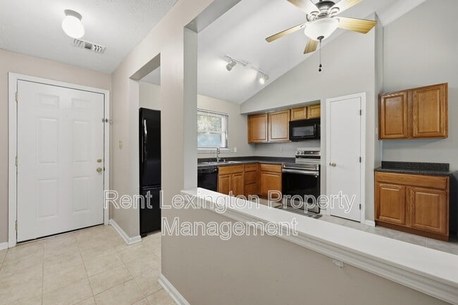 Building Photo - 3352 Featherston Dr