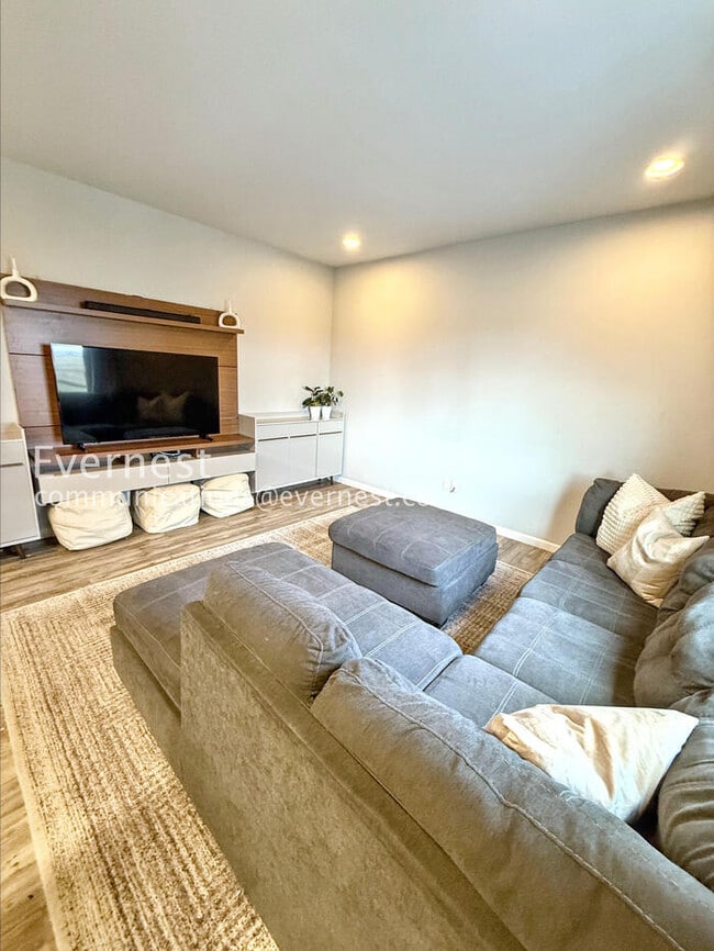 Building Photo - 1123 Huntington Ave