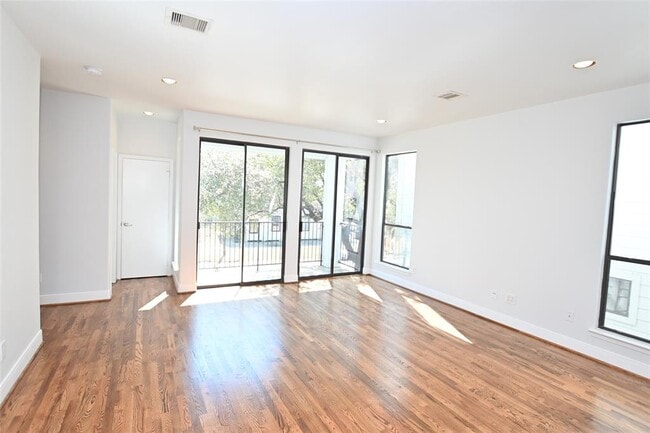 Building Photo - 1434 Ennis St
