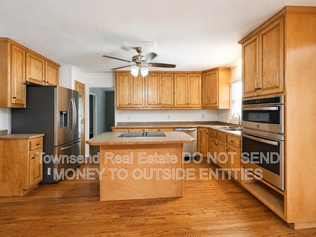 Building Photo - 3316 Cliffdale Rd