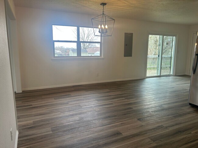 Building Photo - Newly Renovated 3 bedroom home