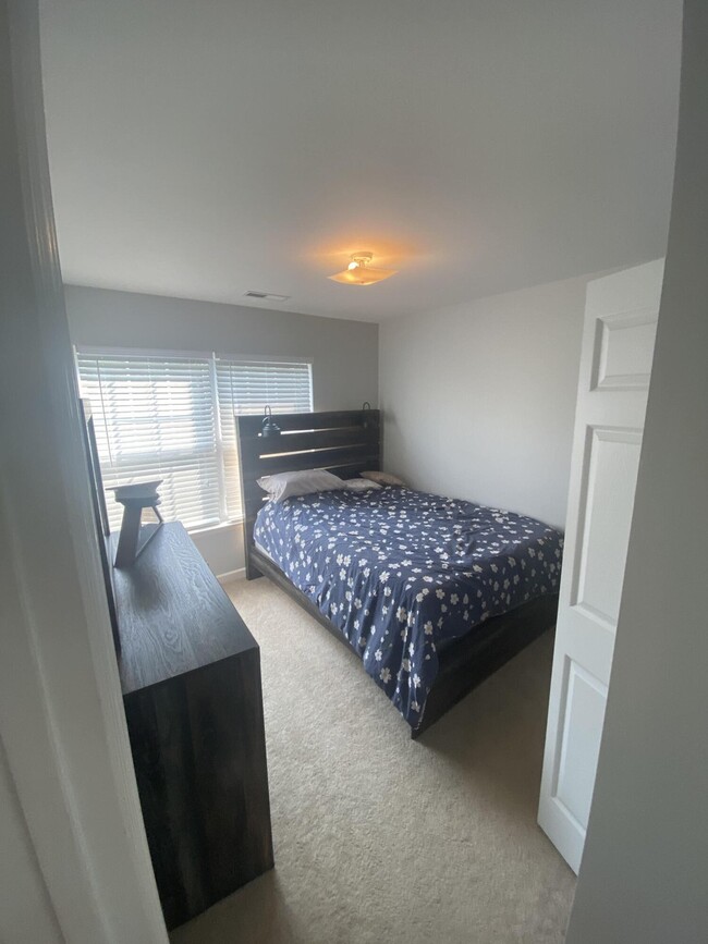 Bedroom 2 - 539 Tayrn Dr