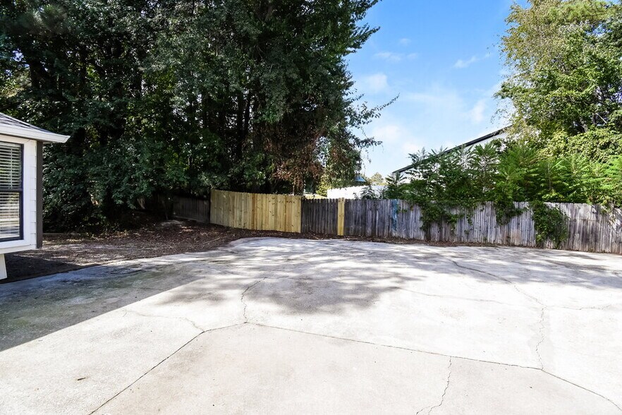 Building Photo - 7049 Ivy Pointe Row