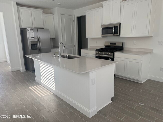 Building Photo - 113 Pentwater Rd