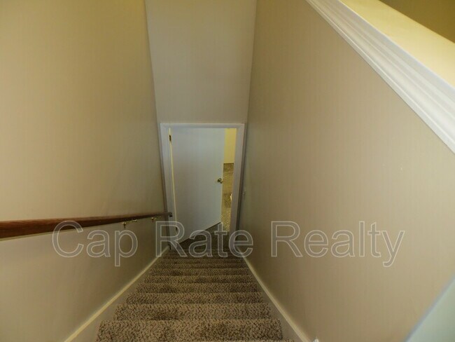 Building Photo - 469 S Waverly St