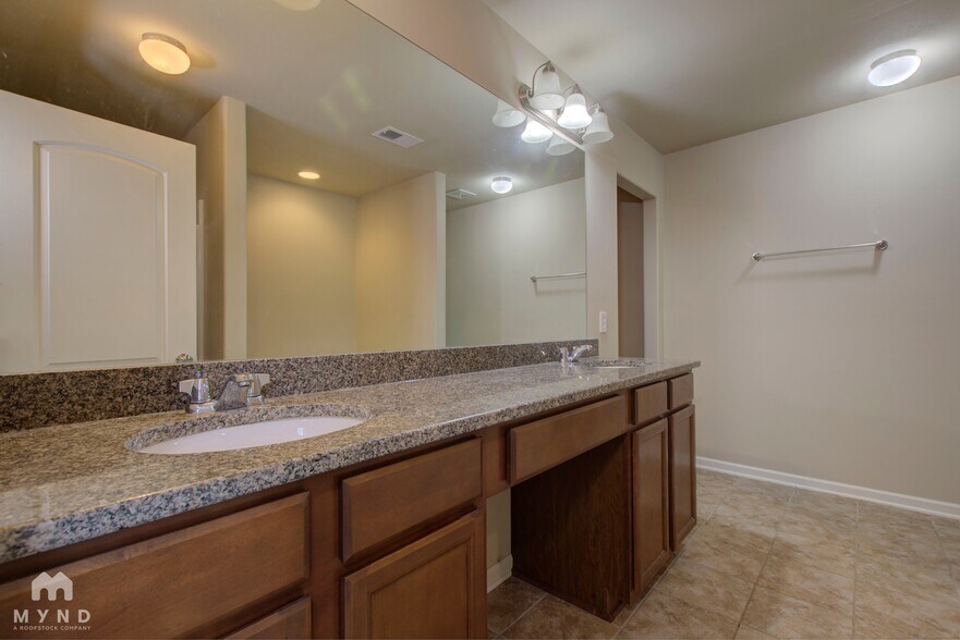 Building Photo - 28041 Kawana Ct