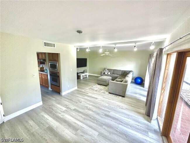 Building Photo - 416 Bristle Cone Ln