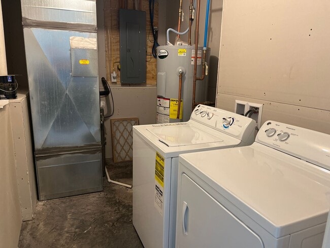 Building Photo - 3 Bed 3 Bath Single Family Home