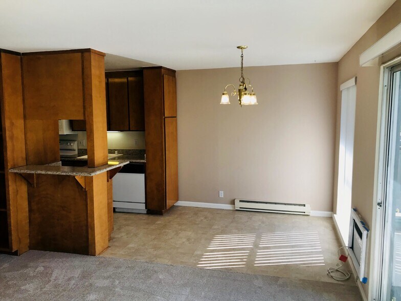 Building Photo - 1036 Oak Grove Rd. #110